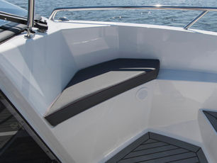 Polstrování sedaček přední paluby AMT 190 BR