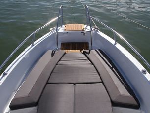 Polstrování opalovací paluby AMT 190 R