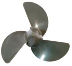 Lodní šroub 7-1/4x4-3/4 (plast, 3 listý)
