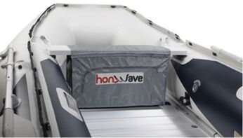 Brašna pod sedačku člunu T 20 SE, T 24 IE, T 25 SE/AE, T 27 IE, T 30 AE, T 32 IE